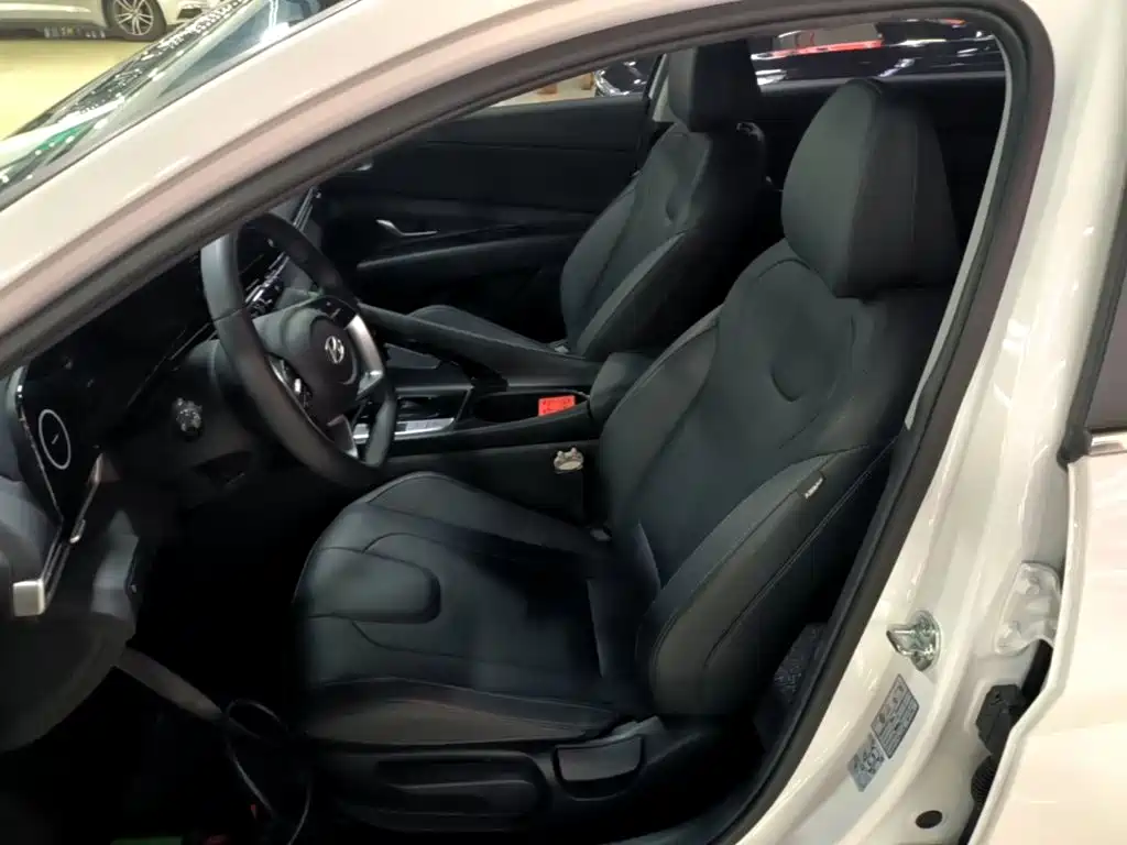 Hyundai Elantra 2023 — фото 15