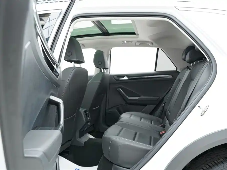 Volkswagen T-Roc 2023 — фото 10
