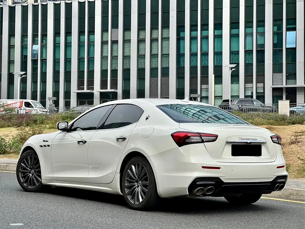 Maserati Ghibli 2022 — фото 9