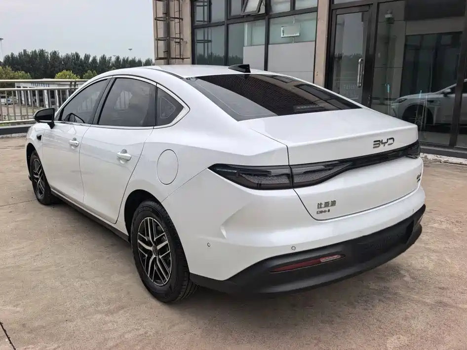 BYD Seal 05 DM-i 2025 — фото 13
