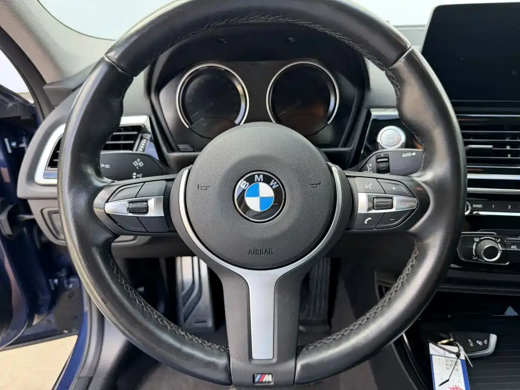 BMW 1 Series 2022 — фото 11