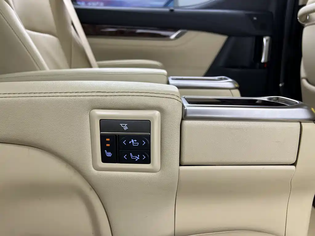 Toyota Alphard 2021 — фото 26