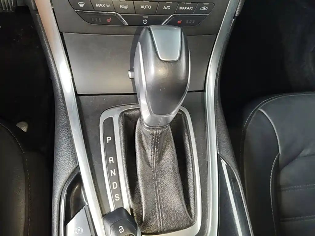 Ford Edge 2018 — фото 14