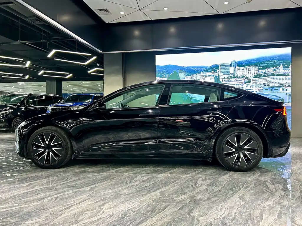 Tesla Model 3 2024 — фото 8