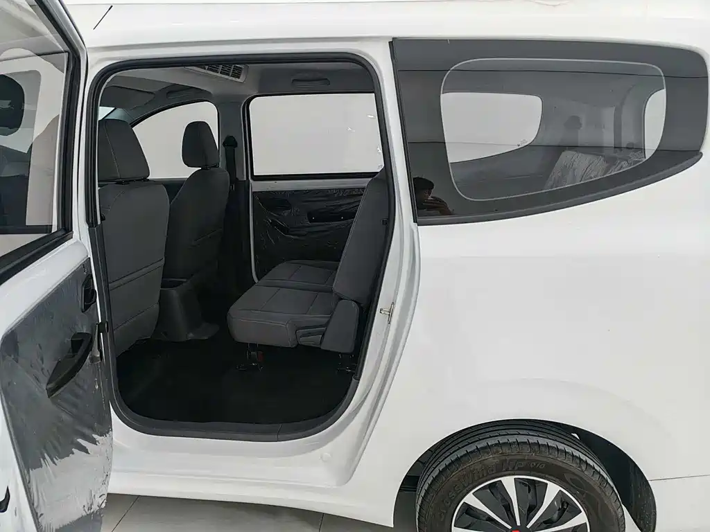 Wuling Hongguang New Energy 2025 — фото 10