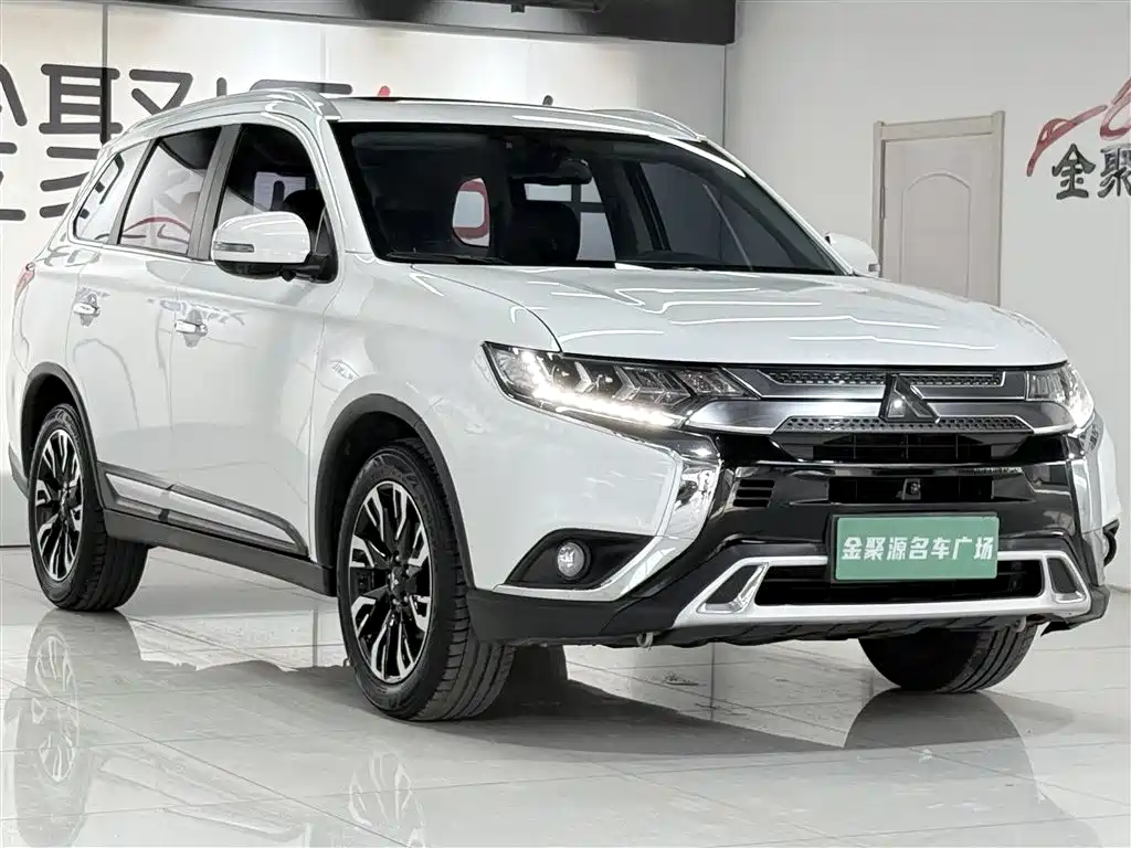 Mitsubishi Outlander 2020 — фото 3