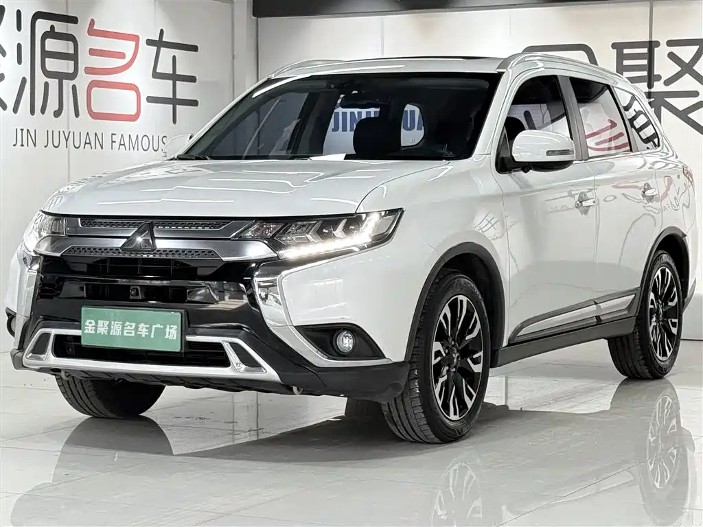 Mitsubishi Outlander 2020 — фото 1