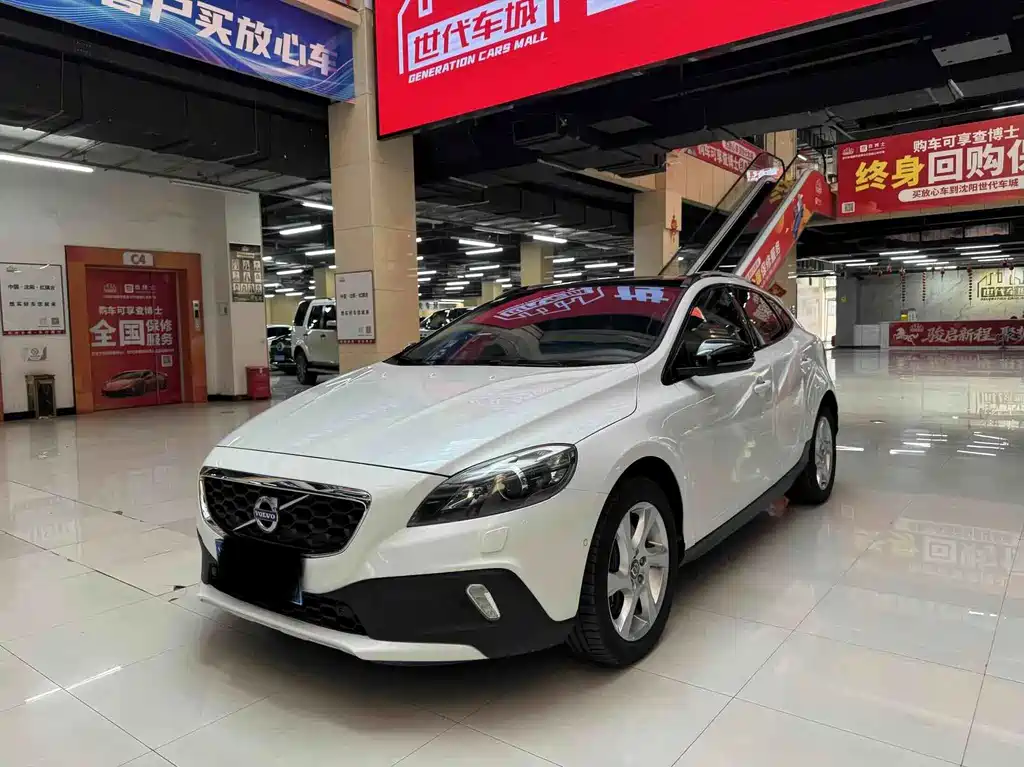 Volvo V40 2015 — фото 1