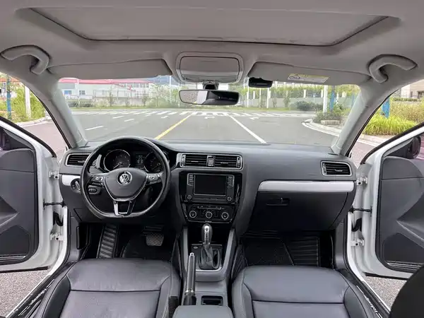 Volkswagen Sagitar 2018