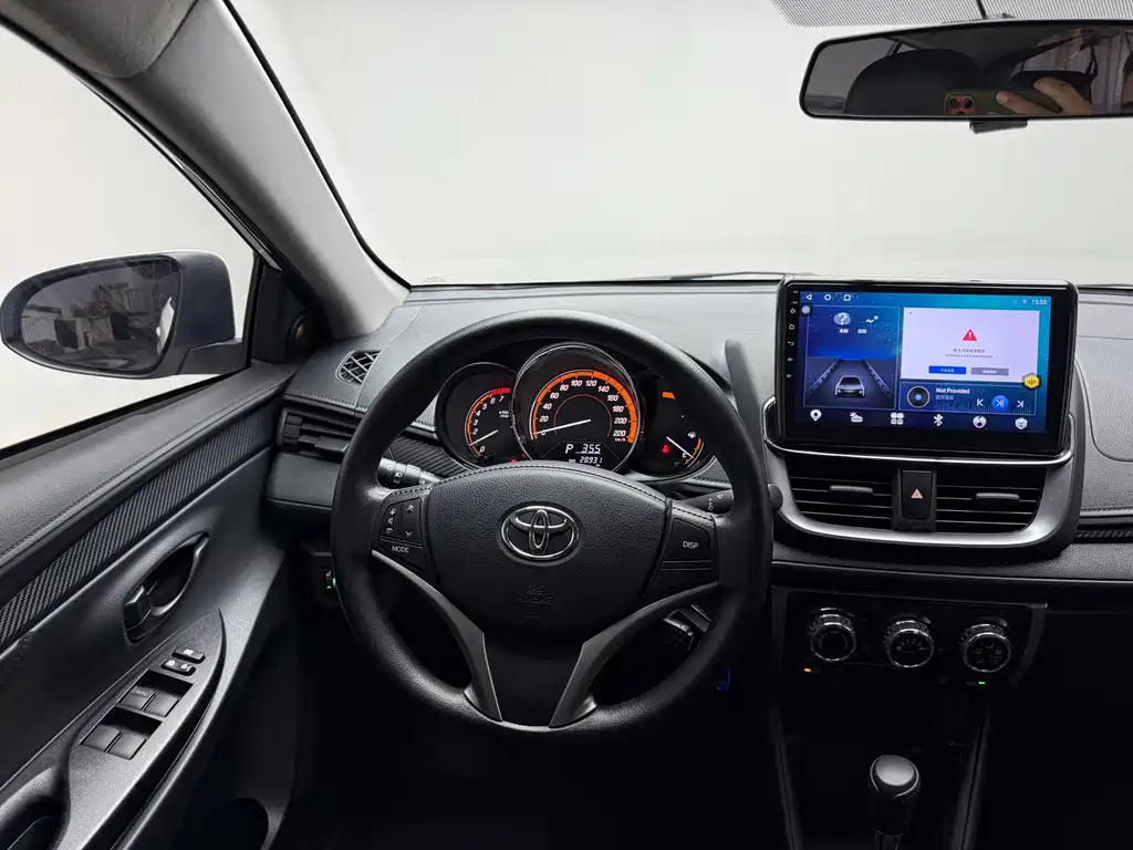 Toyota Yaris L 2023 — фото 14