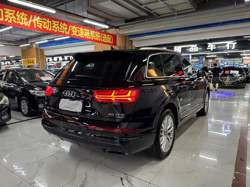 Audi Q7 2016 — фото 10