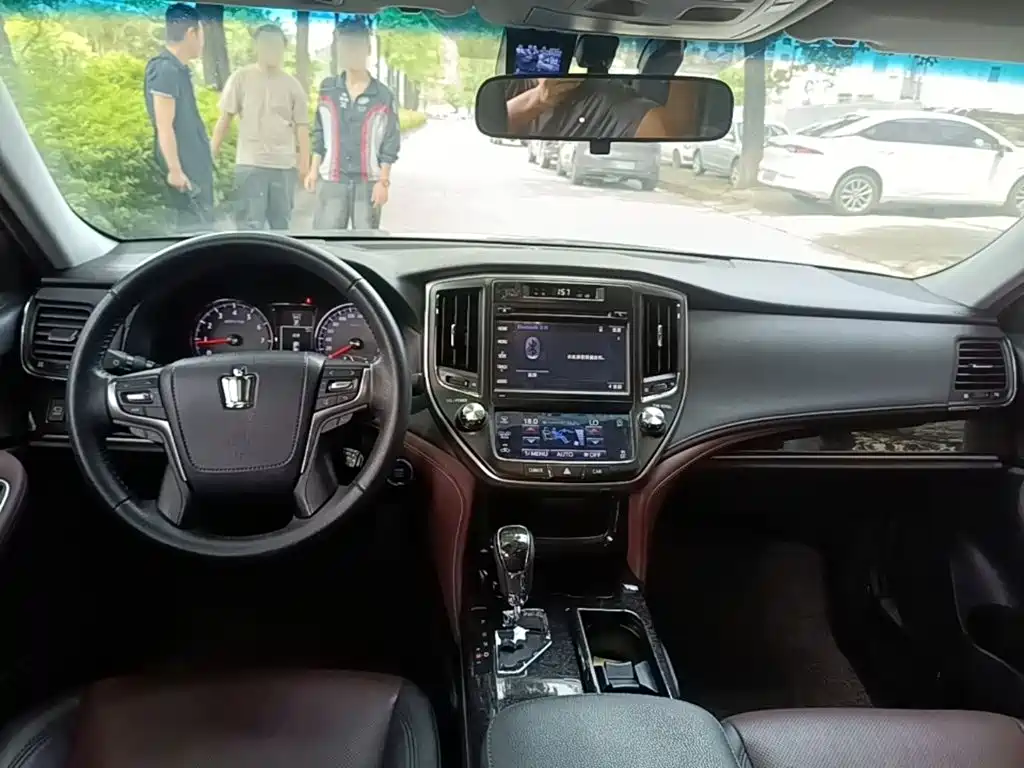 Toyota Crown 2019 — фото 10