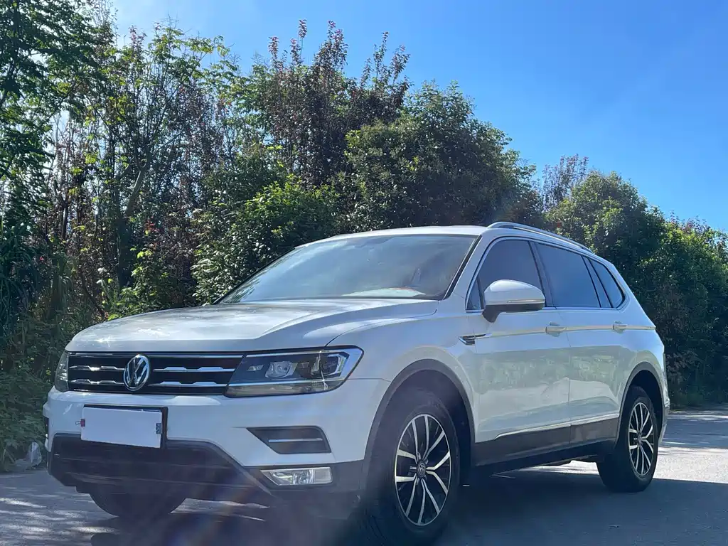 Volkswagen Tiguan L 2018 — фото 1