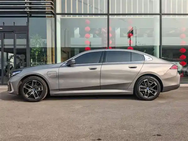 BMW i5 2025