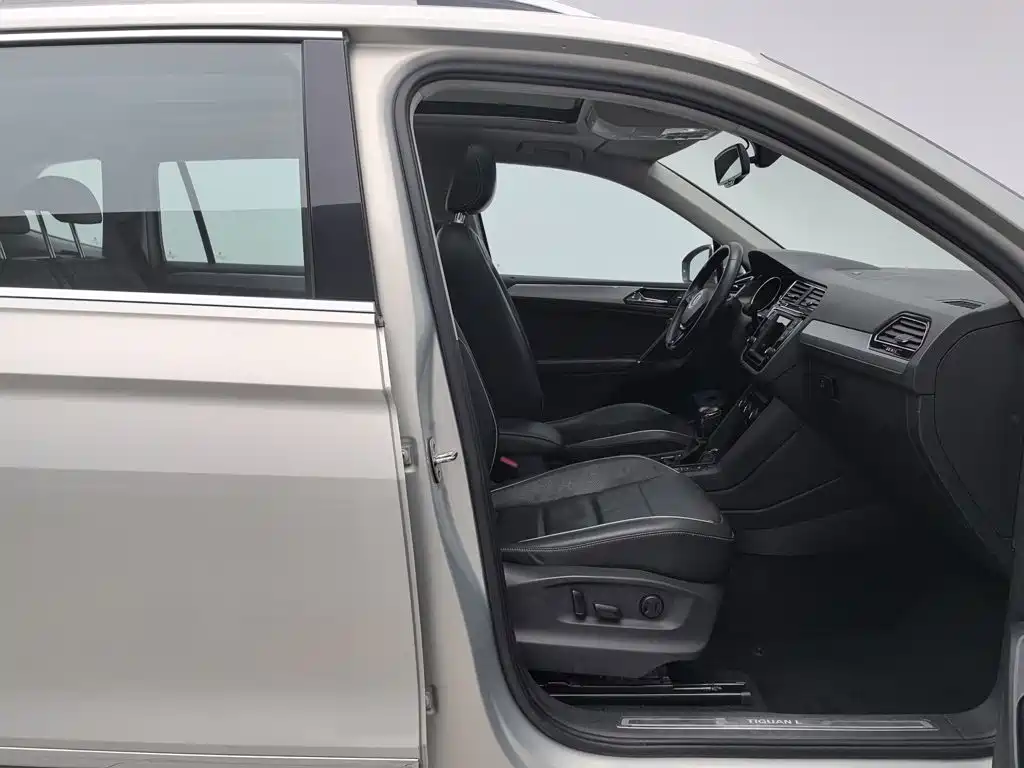 Volkswagen Tiguan L 2017 — фото 23