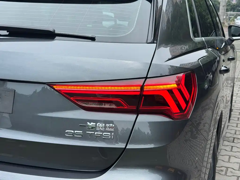 Audi Q3 2021 — фото 14