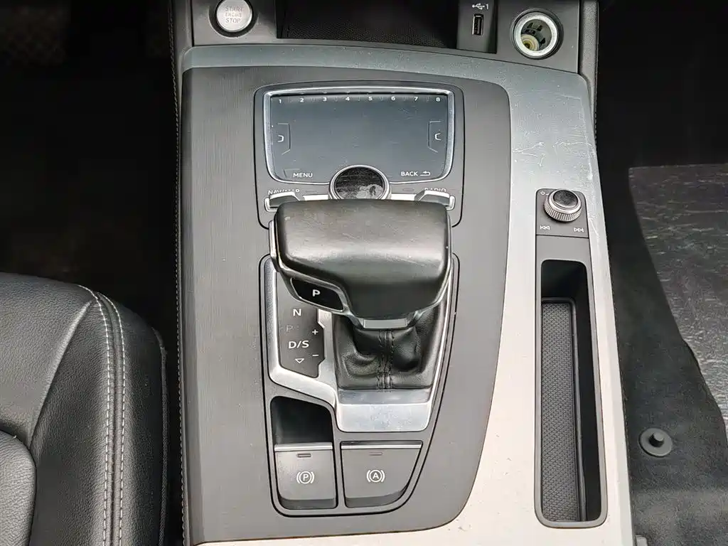 Audi Q5L 2020 — фото 13