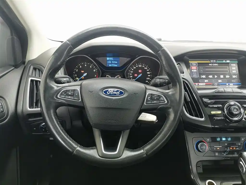 Ford Focus 2016 — фото 11
