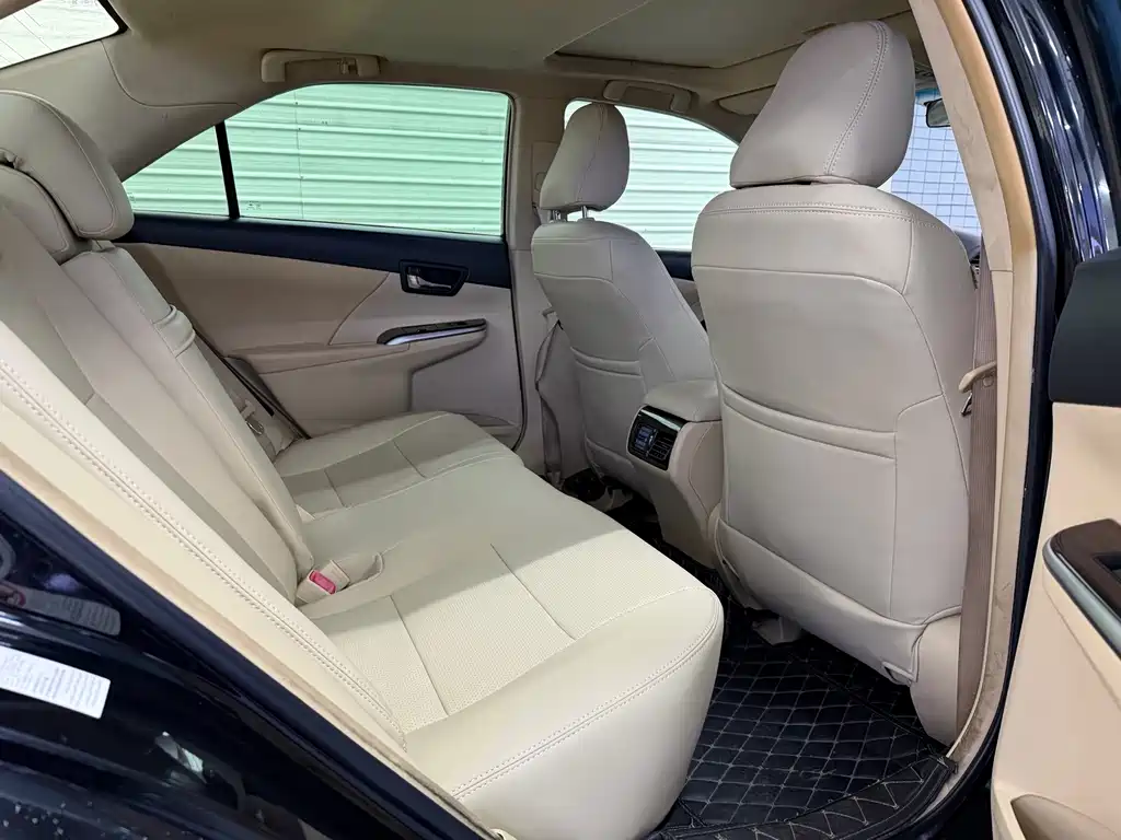 Toyota Camry 2016 — фото 12