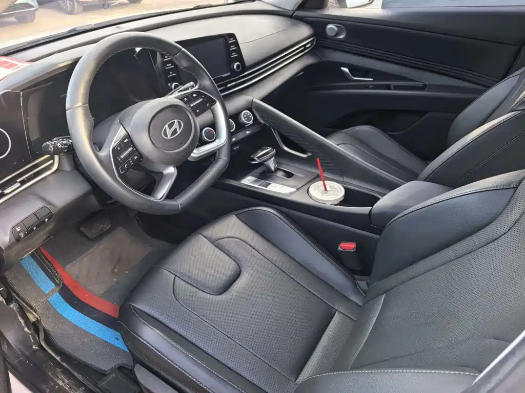 Hyundai Elantra 2023