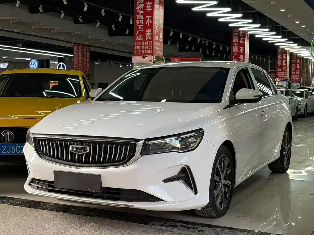 Geely Emgrand 2022