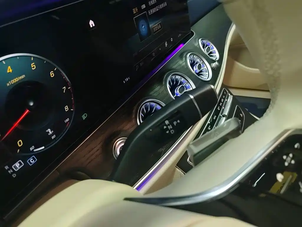 Mercedes-Benz E-Class 2020 — фото 14