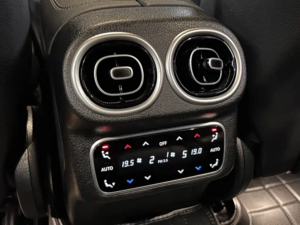 Mercedes-Benz GLC 2023 — фото 18