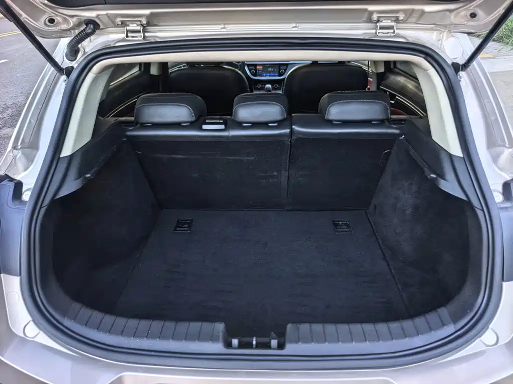 Geely Emgrand GS 2017 — фото 11