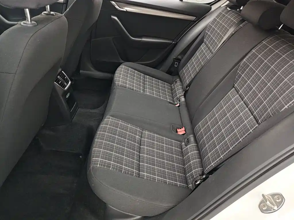 Skoda Octavia 2019 — фото 17