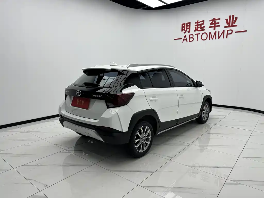 Toyota Yaris L 2022 — фото 9