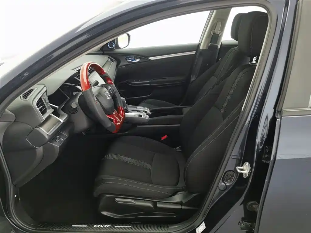 Honda Civic 2018 — фото 10
