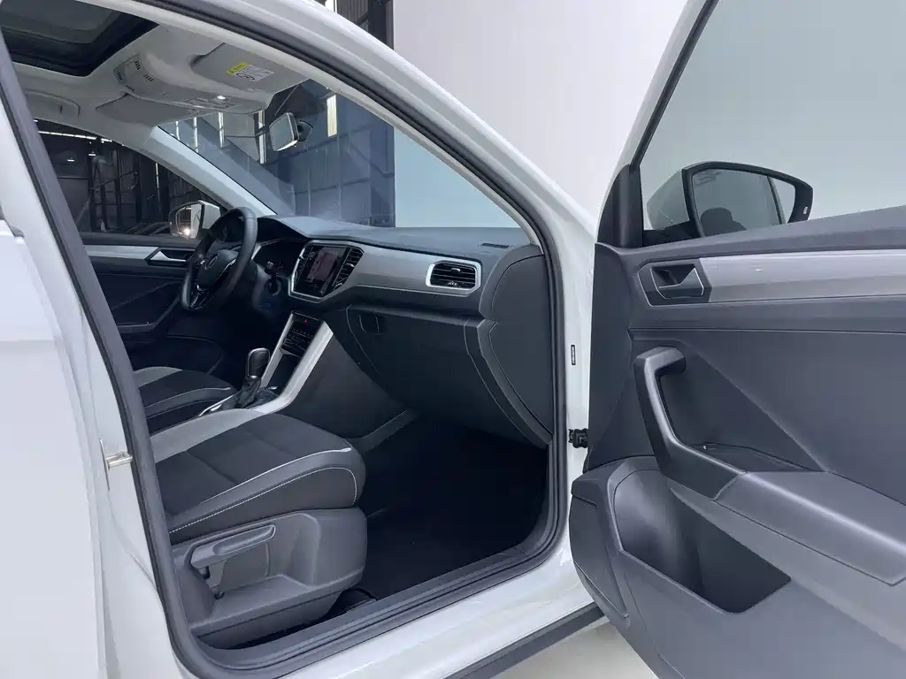 Volkswagen T-Roc 2022 — фото 12