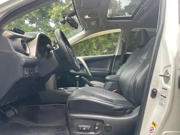 Toyota RAV4 2014