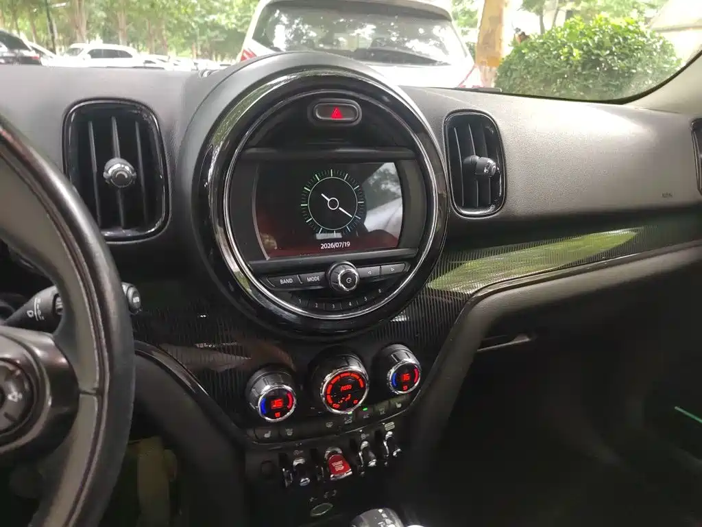 MINI Countryman 2018 — фото 14