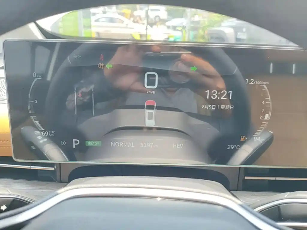 Maxus G50 Plug-In Hybrid 2025 — фото 12