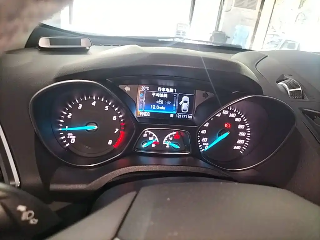 Ford Kuga 2016 — фото 12