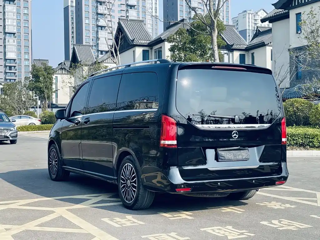 Mercedes-Benz V-Class 2020 — фото 11