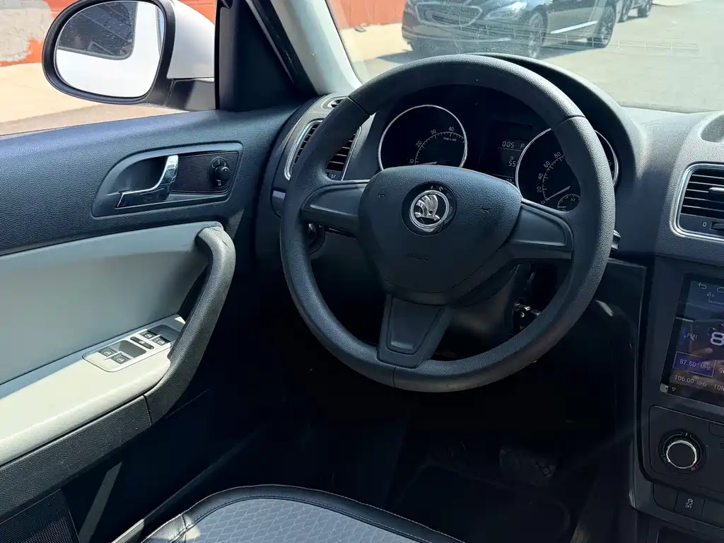 Skoda Yeti 2018 — фото 18