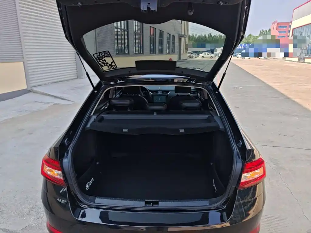 Skoda Octavia 2018 — фото 19