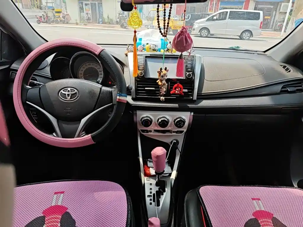 Toyota Yaris L 2014