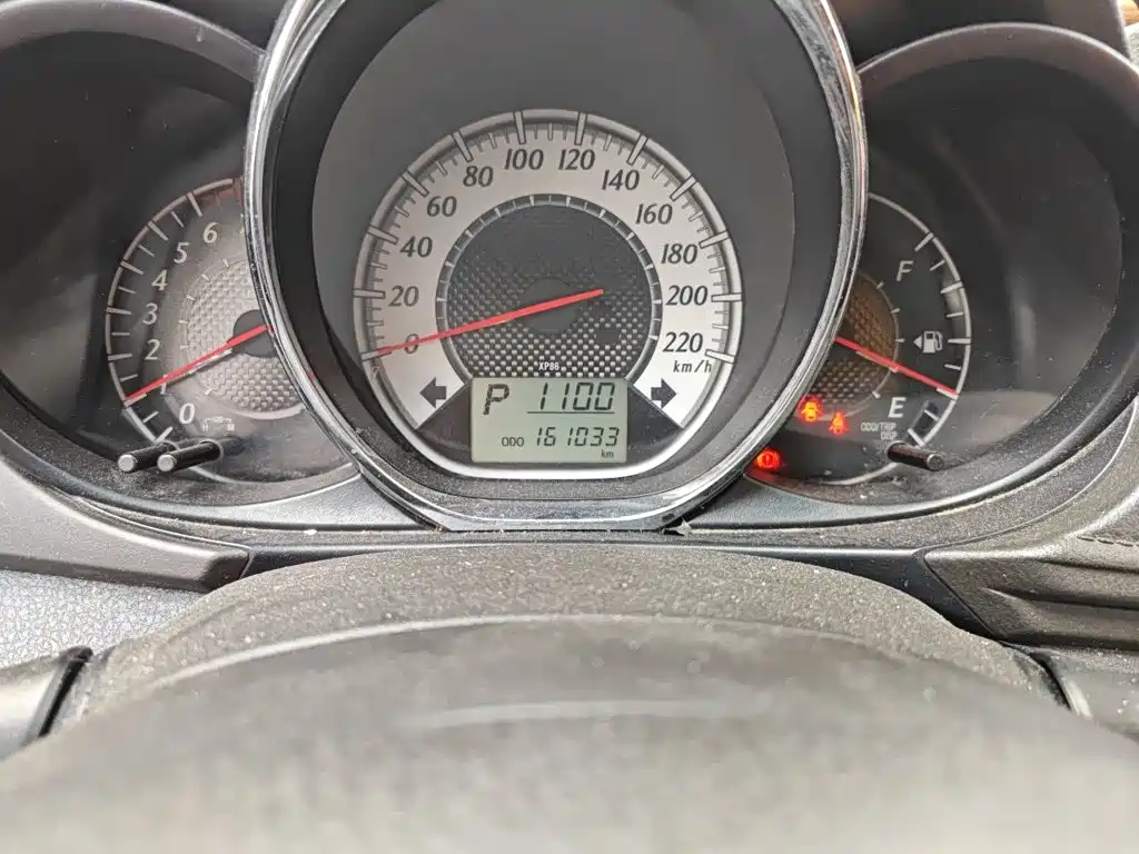Toyota Yaris L 2014 — фото 9