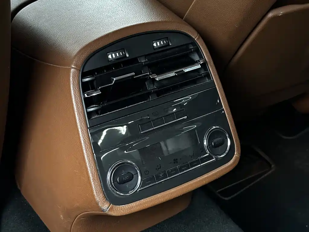 Maserati Quattroporte 2015 — фото 22
