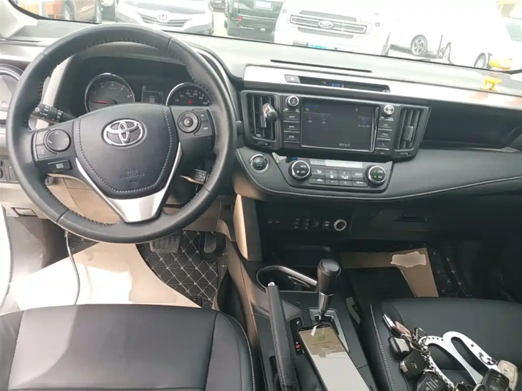 Toyota RAV4 2019 — фото 10