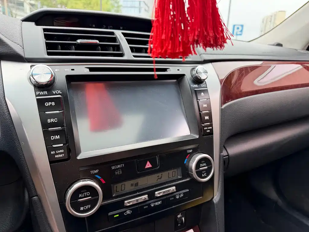 Toyota Camry 2014 — фото 18