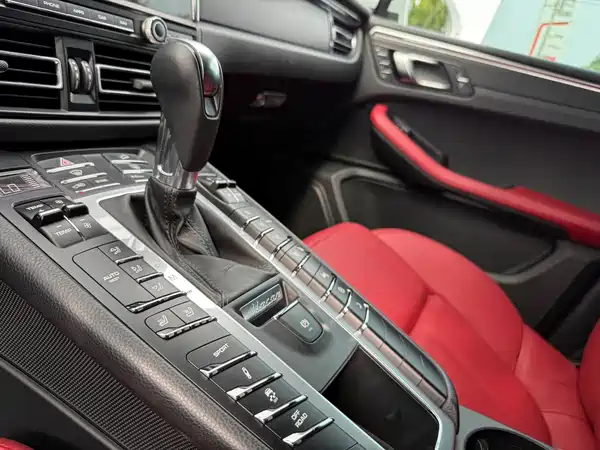 Porsche Macan 2021