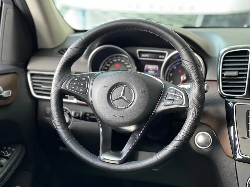 Mercedes-Benz GLE 2016