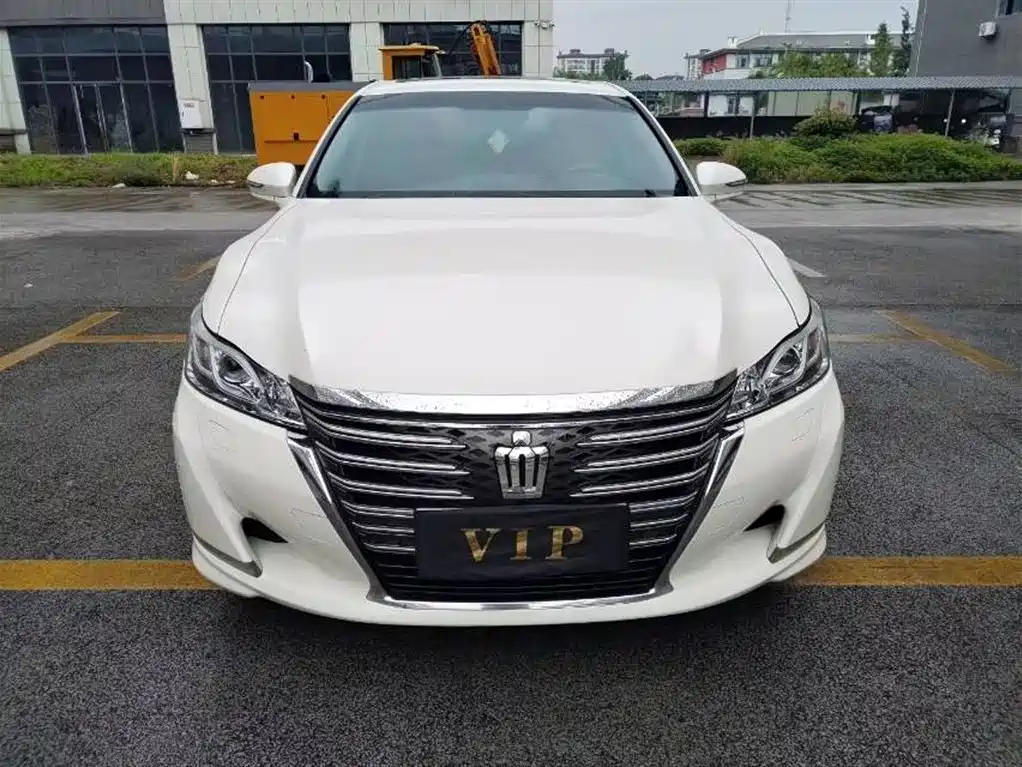 Toyota Crown 2015
