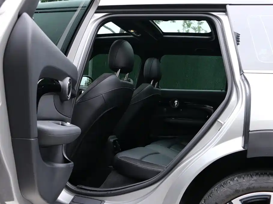 MINI Clubman 2023 — фото 16