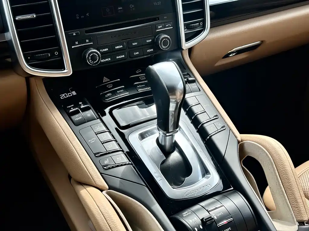 Porsche Cayenne 2017 — фото 12