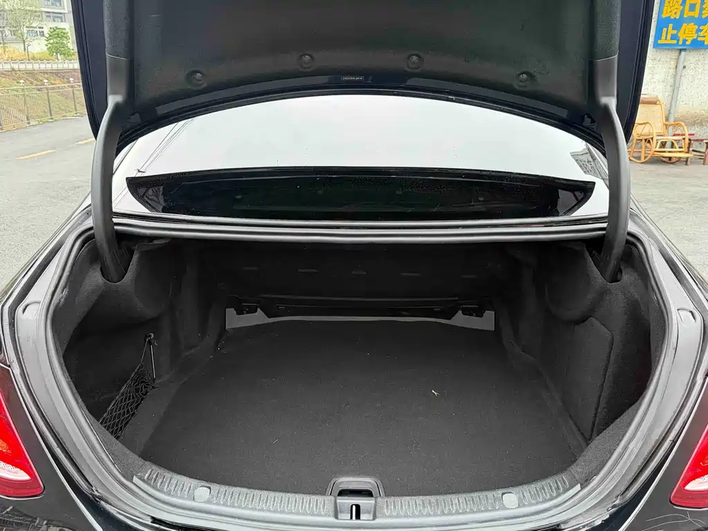 Mercedes-Benz E-Class 2019 — фото 16